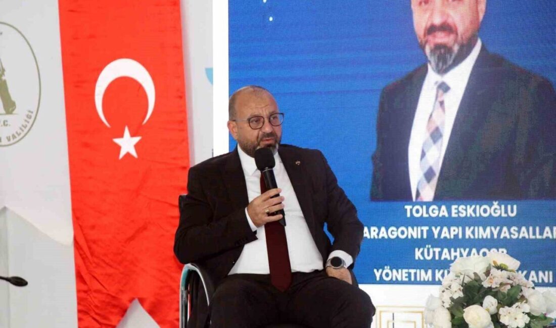 KİKAF 2025 Kütahya İstihdam ve Kariyer Fuarı çerçevesinde düzenlenen panelde