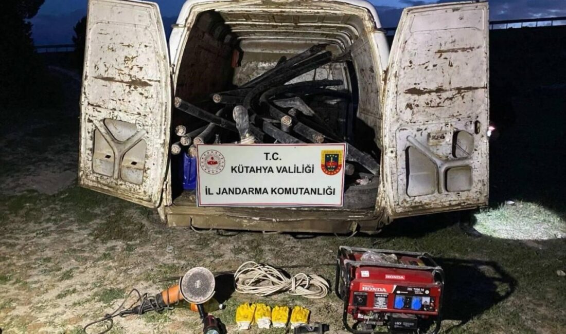 Kütahya İl Jandarma Komutanlığı ekiplerince yapılan operasyonda yeraltında bulunan telefon