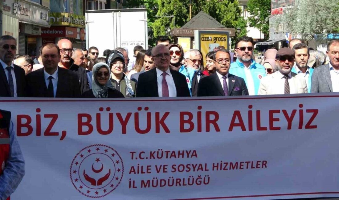 Kütahya’da, “Ailemiz Geleceğimiz” temasıyla “Büyük Aile Yürüyüşü” gerçekleştirildi. Karagöz Ahmet