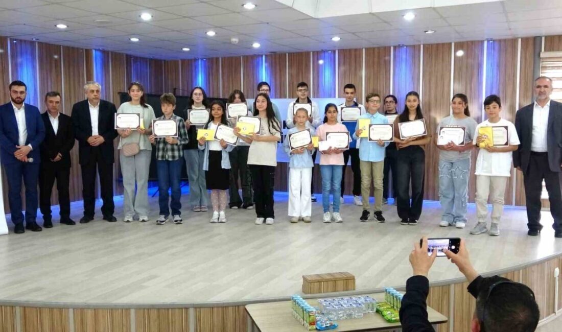 Kütahya Aile Derneği tarafından, İl Milli Eğitim Müdürlüğü iş birliğiyle