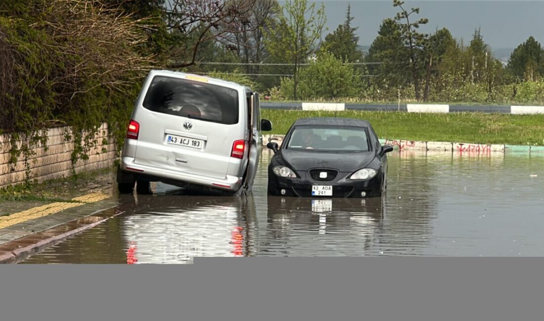 Oğuzhan KILIÇ/ KÜTAHYA, – KÜTAHYA’da etkili olan sağanak günlük yaşamı