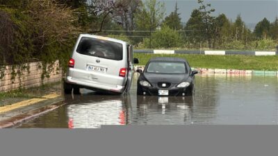 Oğuzhan KILIÇ/ KÜTAHYA, – KÜTAHYA’da etkili olan sağanak günlük yaşamı
