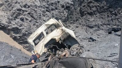 Kütahya’nın Altıntaş ilçesinde bir maden ocağında döküm yaptığı esnada uçuruma