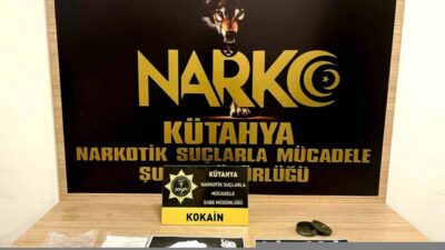 Kütahya’da polis tarafından gerçekleştirilen operasyonda gözaltına alınan 2 şüpheli çıkarıldığı