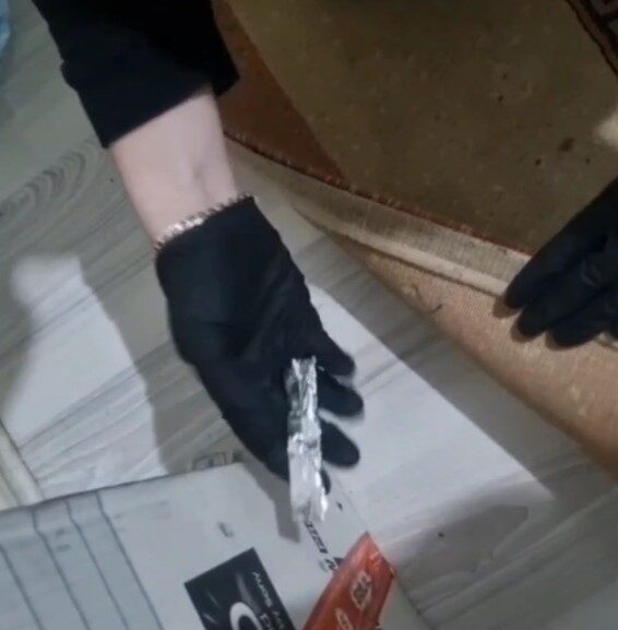 Kütahya İl Emniyet Müdürlüğü Narkotim ekiplerince yapılan operasyonda yakalanan şüpheli,