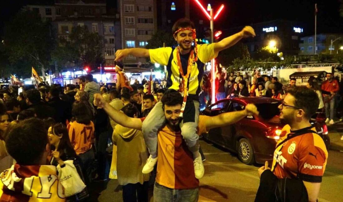 Galatasaray’ın Süper Lig şampiyonluğunu ilan etmesinin ardından Kütahya’da binlerce taraftar,