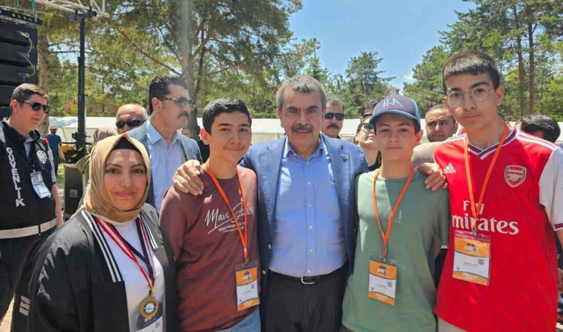 Nafi Güral Fen Lisesi öğrencisi Doruk Cengiz, Kayseri’de düzenlenen 17.