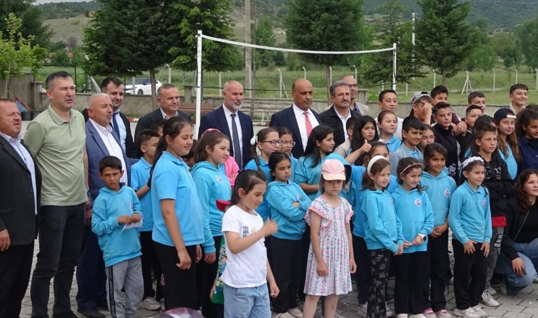 Kütahya’nın Tavşanlı ilçesine bağlı Çardaklı İlk ve Ortaokulu’nda düzenlenen birlik