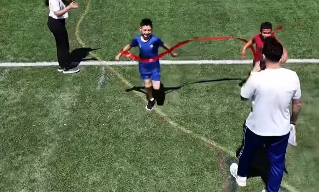 Simav Kaymakamlığı tarafından düzenlenen özel eğitim farkındalık şenliğinde öğrencilerin performansları