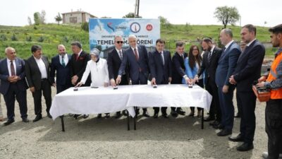 Kütahya’nın Simav ilçesinde yer alan Dumlupınar Üniversitesi Yerleşkesinde, cami ve