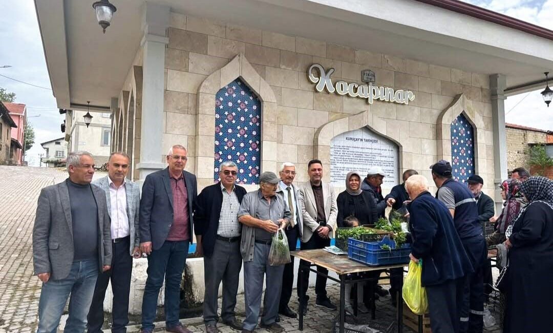 Kütahya’nın Kuruçay beldesinde üreticilere 20 bin adet biber fidesi dağıtıldı.