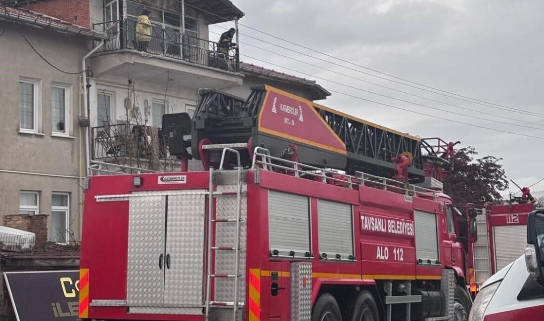 Kütahya’nın Tavşanlı ilçesi meydana gelen baca yangını, itfaiye ekiplerinin hızlı