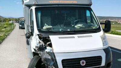 Kütahya’nın Tavşanlı ilçesinde karavan ile minibüs çarpışması sonucu meydana gelen