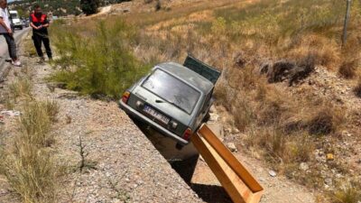 Kütahya’nın Emet-Hisarcık karayolunda kontrolden çıkan otomobil şarampole devrilirken, yaşanan trafik