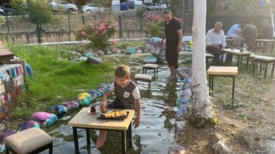 Kütahya’nın Emet ilçesine bağlı Dereli Kaplıacaları’nda sezon hızlı başladı. Şifalı