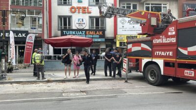 Oğuzhan KILIÇ/KÜTAHYA, – KÜTAHYA’da 4 katlı bir otelin giriş katındaki