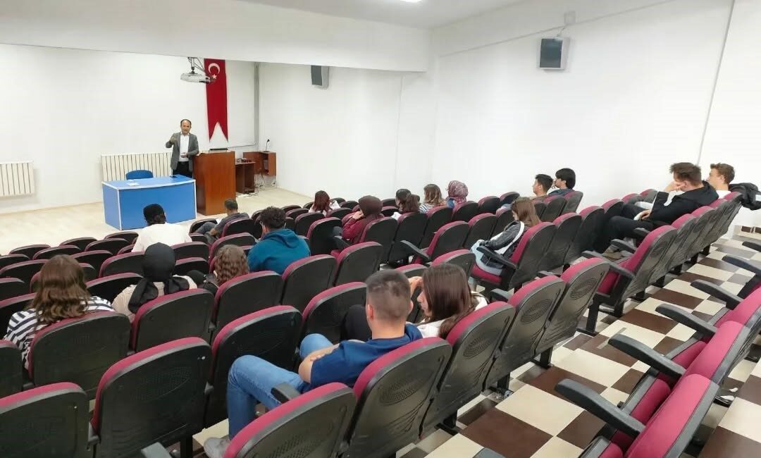 Kütahya Dumlupınar Üniversitesi Hisarcık Meslek Yüksekokulunda sigortacılık sektöründeki aracılık hizmetlerine