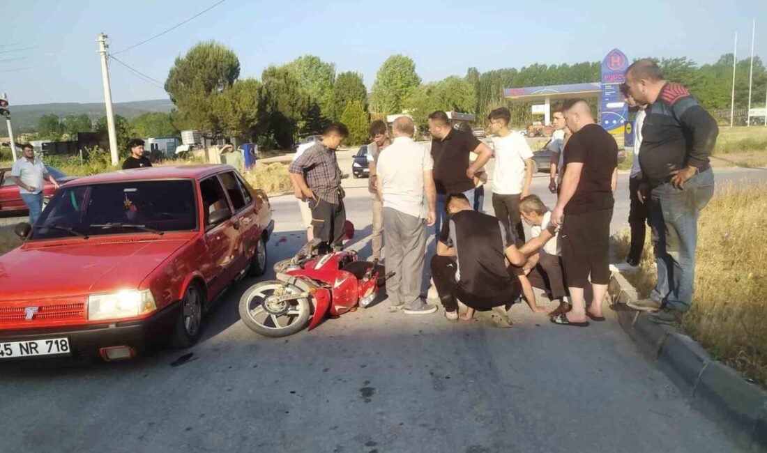 Kütahya’nın Hisarcık ilçesinde otomobil ile motosikletin çarpışması sonucu meydana gelen