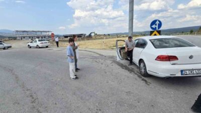 Kütahya’nın Hisarcık ilçesinde iki otomobilin çarpışması sonucu meydana gelen trafik