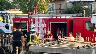 Kütahya’nın Tavşanlı ilçesinde demiryolu kenarında çıkan ot yangını paniğe neden