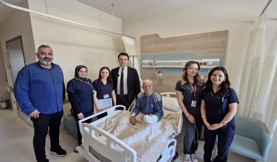 Kütahya’da, sol elinin dördüncü ve beşinci parmaklarında “tam kat kesi”