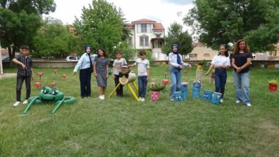 Kütahya’nın Tavşanlı ilçesi Kuruçay Ortaokulu’nun bahçesi, beden eğitimi öğretmeni Fatma