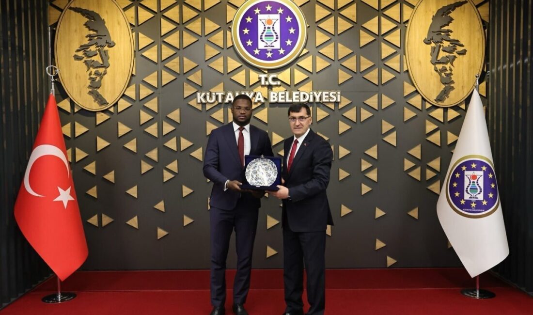Kütahya Belediye Başkanı Eyüp Kahveci, Türkiye’deki Fildişi Sahili Denguele Özerk