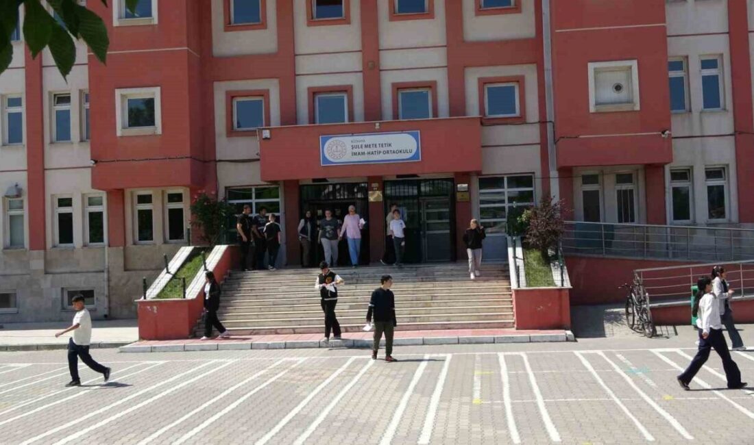 Kütahya’da Liselere Geçiş Sistemi (LGS) kapsamında düzenlenen merkezi sınavda 31