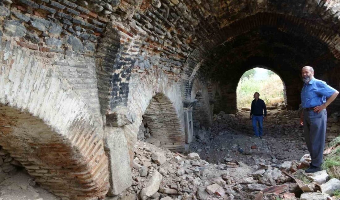 Kütahya-Afyonkarahisar kara yolunun 23’üncü kilometresinde yer alan 831 yıllık tarihi