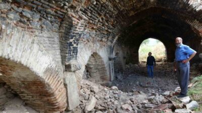 Kütahya-Afyonkarahisar kara yolunun 23’üncü kilometresinde yer alan 831 yıllık tarihi