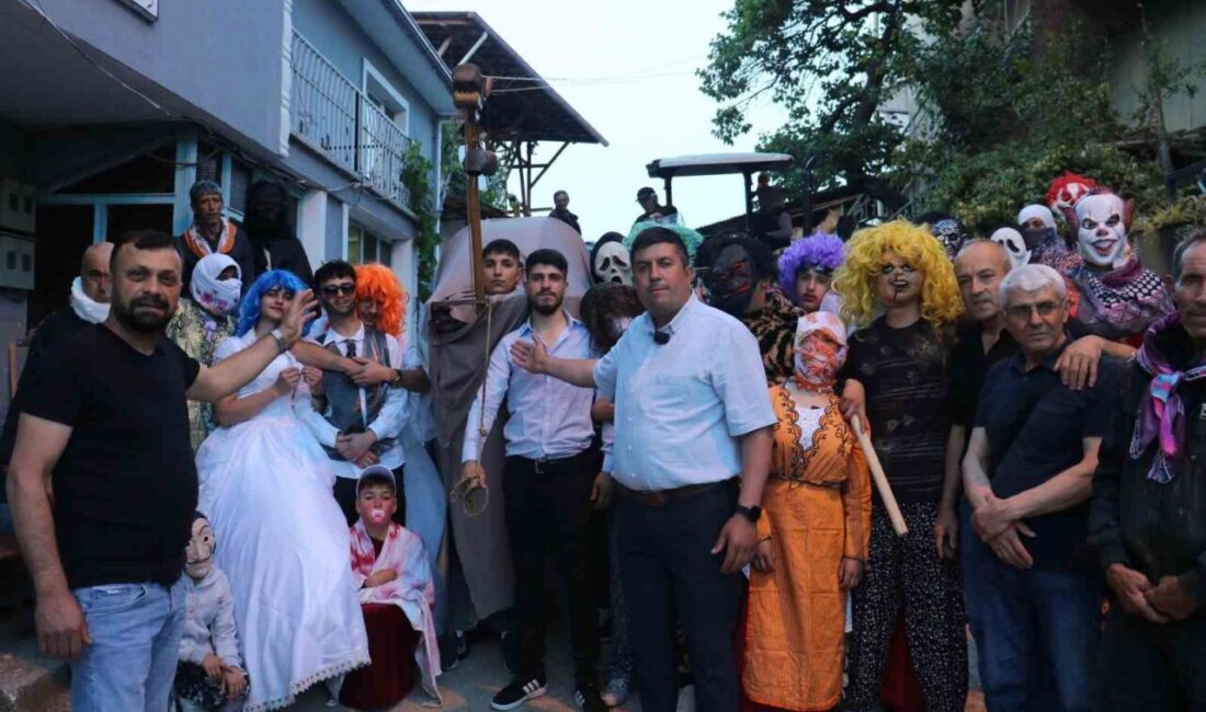 Kütahya’nın Simav ilçesine bağlı Yeşilköy’de düzenlenen geleneksel “Deve Şenliği”, bu