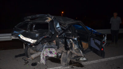 Tuna İŞLEYEN/ TAVŞANLI(Kütahya), – KÜTAHYA’nın Tavşanlı ilçesinde iki otomobilin kavşakta