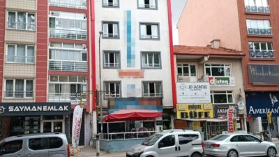 Kütahya’da bir otelde çıkan yangında 2 kişi dumandan etkilendi. Yangının