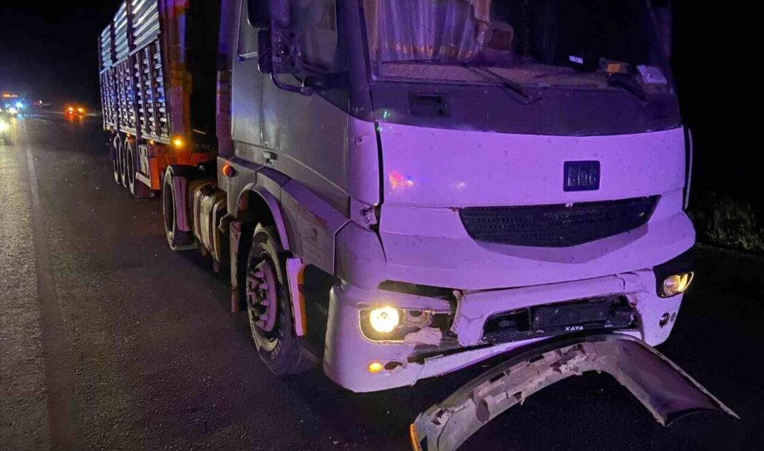 Kütahya’nın Tavşanlı ilçesinde tırın otomobile çarpması sonucu meydana gelen trafik