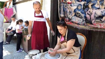 Kütahya’nın tarihi mekanlarından 230 yıllık geçmişe sahip Germiyan Sokağı, çini