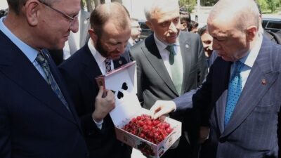 AK Parti Kütahya milletvekilleri Adil Biçer, İsmail Çağlar Bayırcı ve