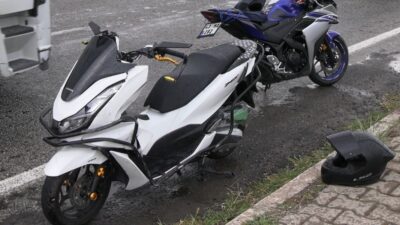 Kütahya’nın Tavşanlı ilçesinde otomobil ile motosikletin çarpışması sonucu meydana gelen