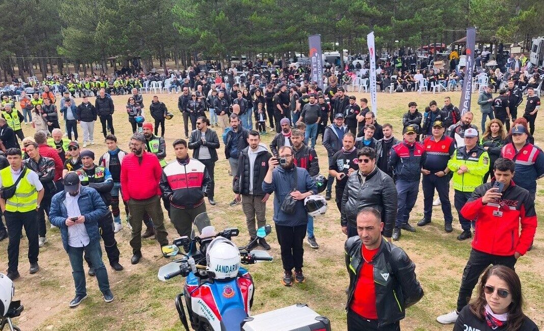 Kütahya Kent Ormanı, motosiklet tutkunlarının buluşma noktası oldu. Kütahya Belediyesi’nin