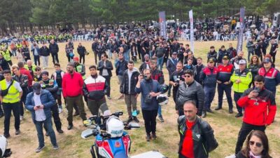 Kütahya Kent Ormanı, motosiklet tutkunlarının buluşma noktası oldu. Kütahya Belediyesi’nin