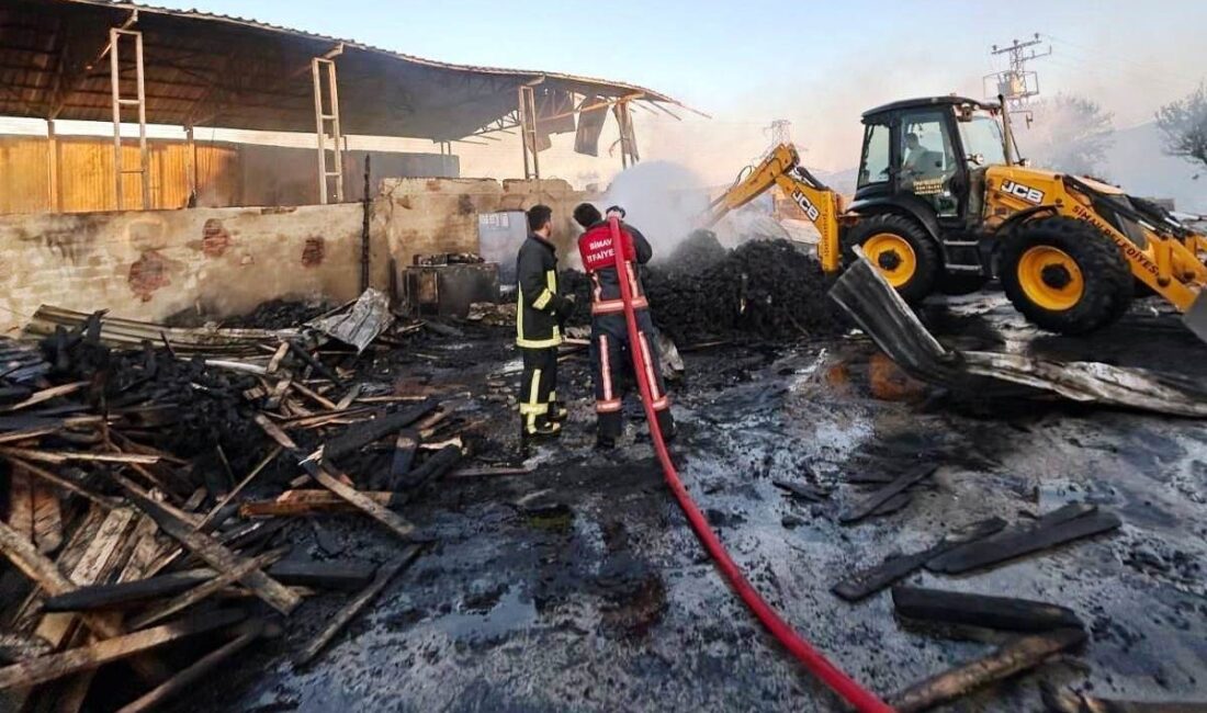 Kütahya’nın Simav ilçesinde bir palet fabrikasında çıkan yangın itfaiye ekipleri