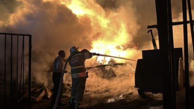 Oğuzhan KILIÇ/KÜTAHYA, – KÜTAHYA’da, keresteciler sitesindeki tahta palet üretim atölyesinde