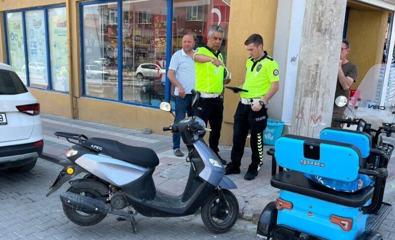 Kütahya’nın Tavşanlı ilçesinde 2 motosikletin çarpışması sonucu meydana gelen trafik