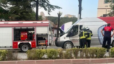 Kütahya’nın Tavşanlı ilçesinde seyir halindeki bir minibüste çıkan yangın, şoförün