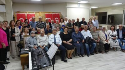Kütahya’nın Tavşanlı ilçesindek Tunçbilek Lisesi’nin 1975-76 dönemi ilk mezunları, mezuniyetlerinin