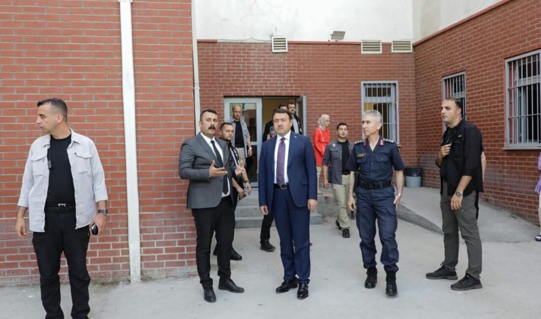 Kütahya Valisi Musa Işın, İl Göç İdaresi Müdürlüğü bünyesinde faaliyet