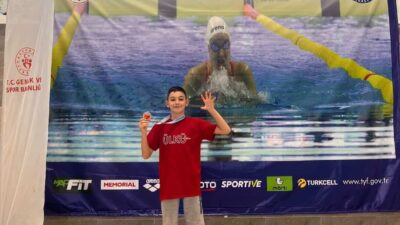 Kütahya’nın Tavşanlı ilçesindeki genç yüzücü Dua Dorukhan Doğanay, ikinci gez