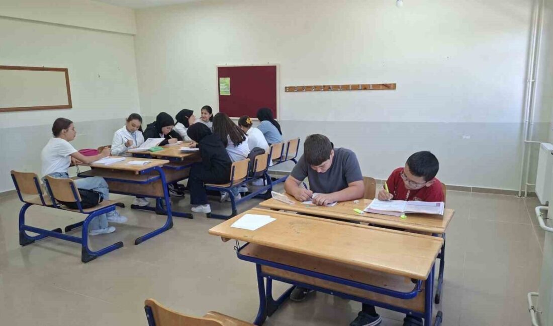 Hisarcık Anadolu İmam Hatip Lisesinde (AİHL) öğrencileri Liselere Geçiş Sınavı’na