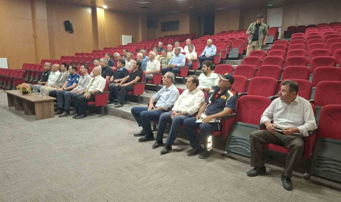 Kütahya’nın Hisarcık ilçesinde kamu, kurum müdürleri ve muhtarlara yangın eğitimi