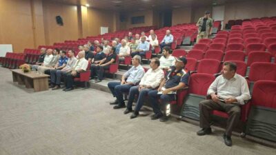 Kütahya’nın Hisarcık ilçesinde kamu, kurum müdürleri ve muhtarlara yangın eğitimi