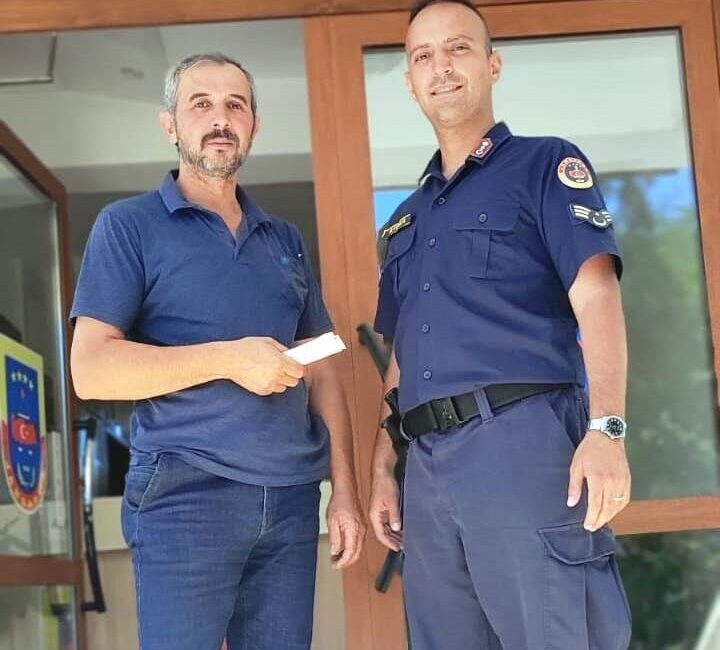 Kütahya’nın Hisarcık ilçesinde servis şoförünün arazi yangını söndürme esnasında bulduğu